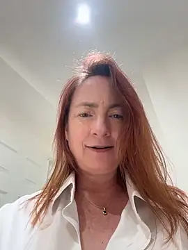 הופעת סקס קאם בשידור חי של LouiseTswing