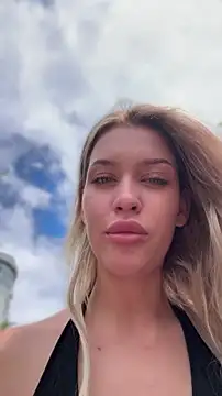 הופעת סקס קאם בשידור חי של KikiWatson