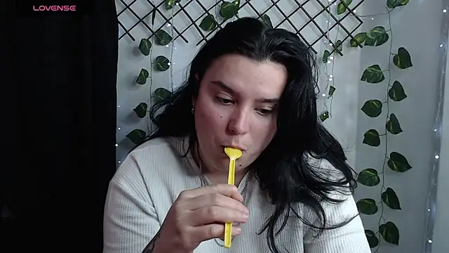 Nika_1_ Cameră chat live