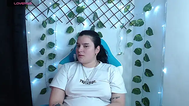 Nika_1_ Live Chatraum