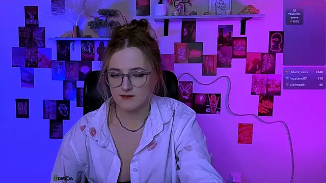 luna_berryy Adlı Modelin Canlı Sohbet Odası
