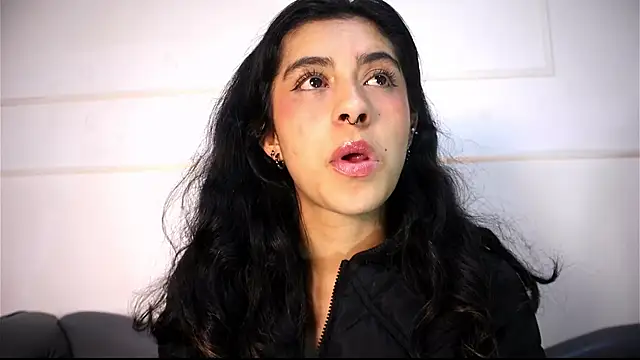 Alyssa_jones – Naživo chatovacia miestnosť