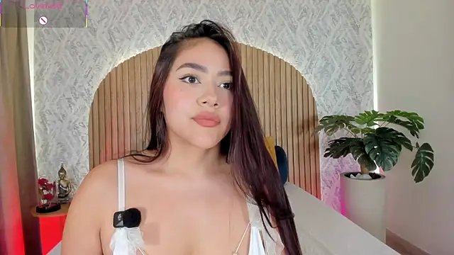 غرفة دردشة nicolle_pierce المباشرة