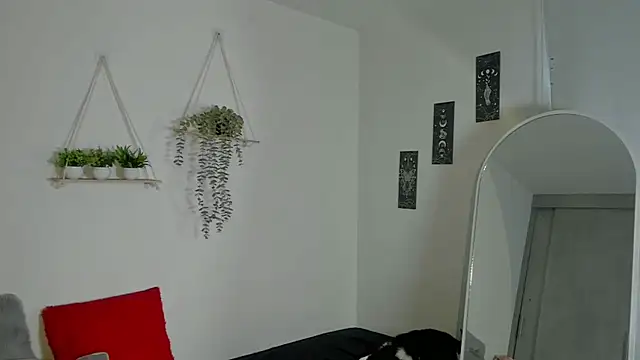 sara_sweet9's Live Chat Room