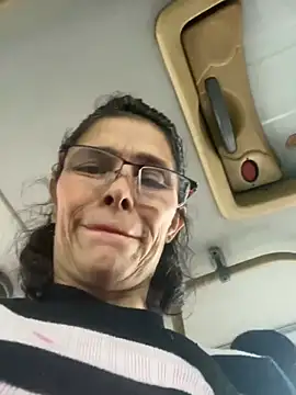 MireyaTorresGu's Live Chat Room