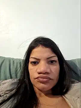 חדר צ'אט בשידור חי של charllottebrasilian