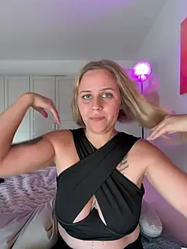 lunawolf21's Webcam Show
