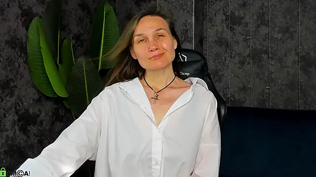 Lillian_White's Live Chat Room