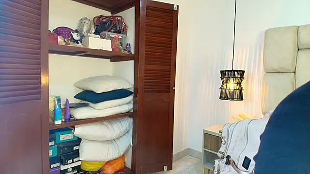 חדר צ'אט בשידור חי של AdharaSmithh