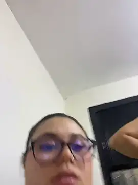 חדר צ'אט בשידור חי של alissonfernandez_