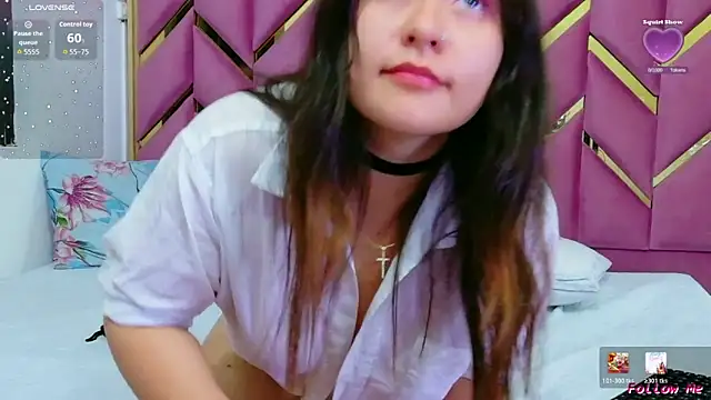 ห้องแชทสดของ hornybarelylegalgirl