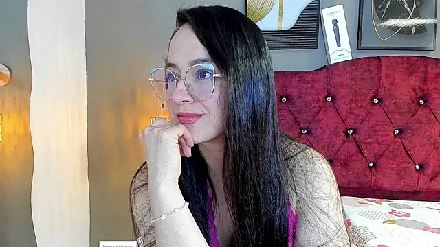 angela_nix's Live Chat Room