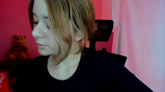 agnes_213 Adlı Modelin Canlı Sohbet Odası