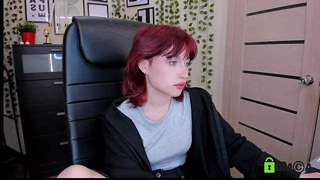 ElizaNik_'s Live Chat Room
