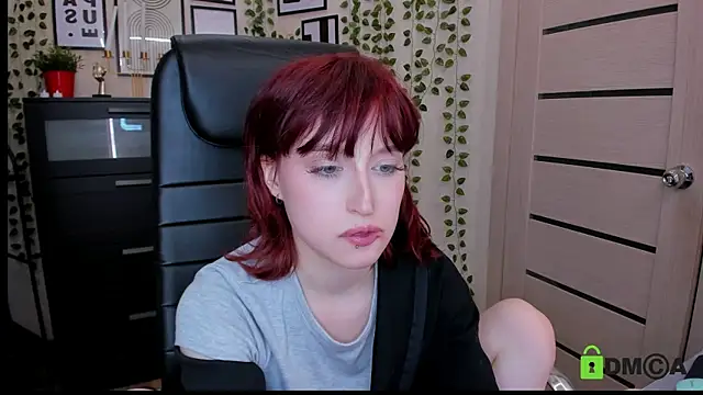 ElizaNik_'s Live Chat Room