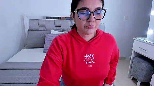 Sala de chat en directo de Camilaa_bueno