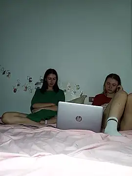 ella_maya élő chatszobája