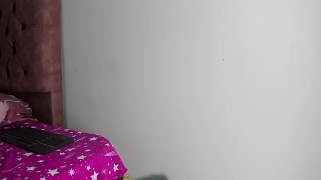 חדר צ'אט בשידור חי של king_lovely_hornyy