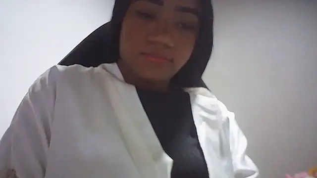 Fariana01 Adlı Modelin Canlı Sohbet Odası