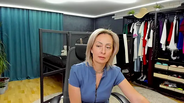 Julia_Cherry_ Live chatroom