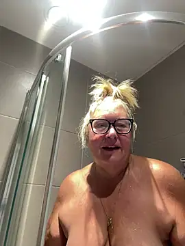 MoistCurveyChaneln Live chat-huone