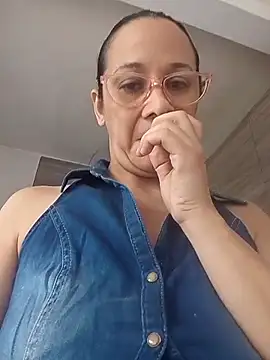 nicolle_milf1978 Adlı Modelin Canlı Sohbet Odası