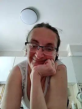 חדר צ'אט בשידור חי של Ulyana396