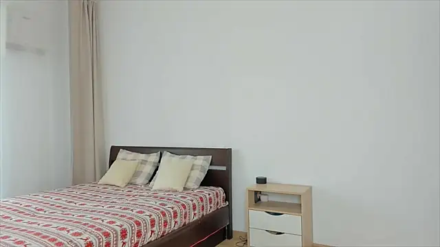Xloe_Queen Adlı Modelin Canlı Sohbet Odası