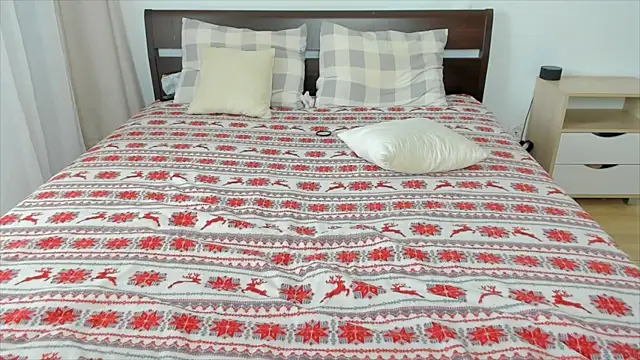 Xloe_Queen Adlı Modelin Canlı Sohbet Odası