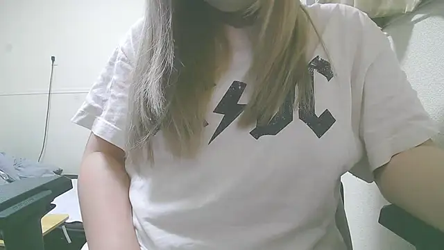 Remi_official – Naživo chatovacia miestnosť