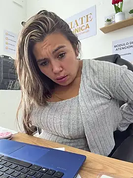Chat ao vivo de LIZ-06_
