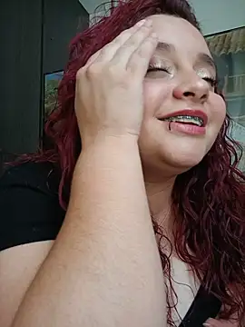 Pokój czatu na żywo – CURVY-HORNY