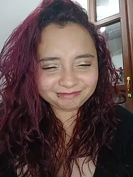 Živá chatovací místnost CURVY-HORNY