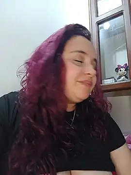 CURVY-HORNY Cameră chat live