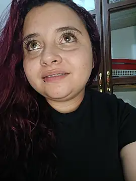 CURVY-HORNY Cameră chat live