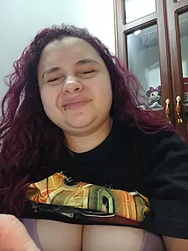 CURVY-HORNY Cameră chat live