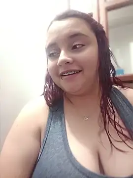 Živá chatovací místnost CURVY-HORNY