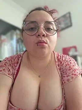 CURVY-HORNY – live chatrum