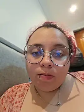 Phòng Chat Trực Tiếp CURVY-HORNY