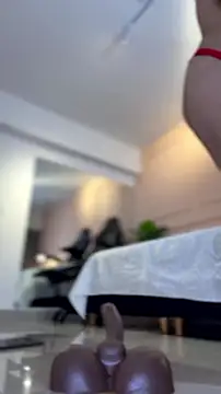 SHARONN____ Adlı Modelin Canlı Sohbet Odası