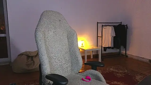esajukyy Adlı Modelin Canlı Sohbet Odası