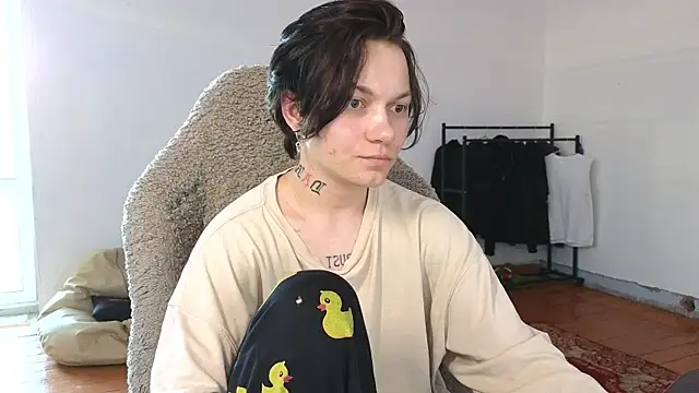 esajukyy's Live Chat Room
