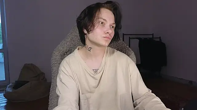 esajukyy's Live Chat Room