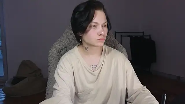 esajukyy's Live Chat Room
