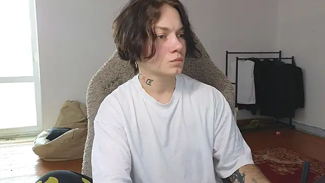 esajukyy's Live Chat Room