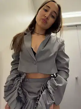 Seks show uživo modela ICrazyOneIRL na kameri