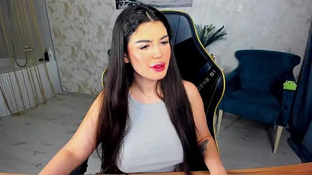 AlluringAriel Adlı Modelin Canlı Sohbet Odası