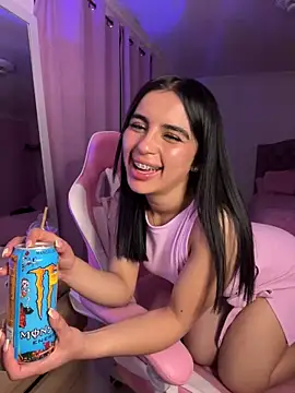 Emily-14 élő chatszobája
