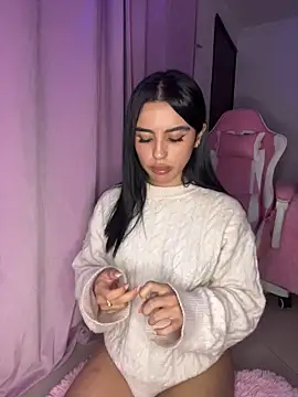 Emily-14 Adlı Modelin Canlı Sohbet Odası