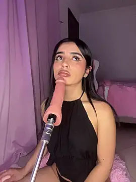 Emily-14 Adlı Modelin Canlı Sohbet Odası